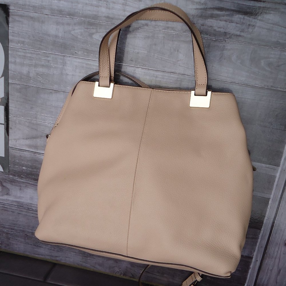 Vince Camuto shoulder bag. - Picture 4 of 16